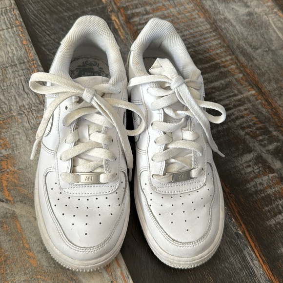Nike white Air Force One sneakers size 4Y - Picture 3 of 10